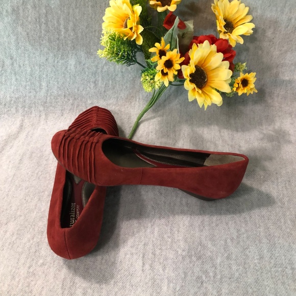 NWOT - Naturalizer Wine-Colored Suede Flats - Picture 4 of 12